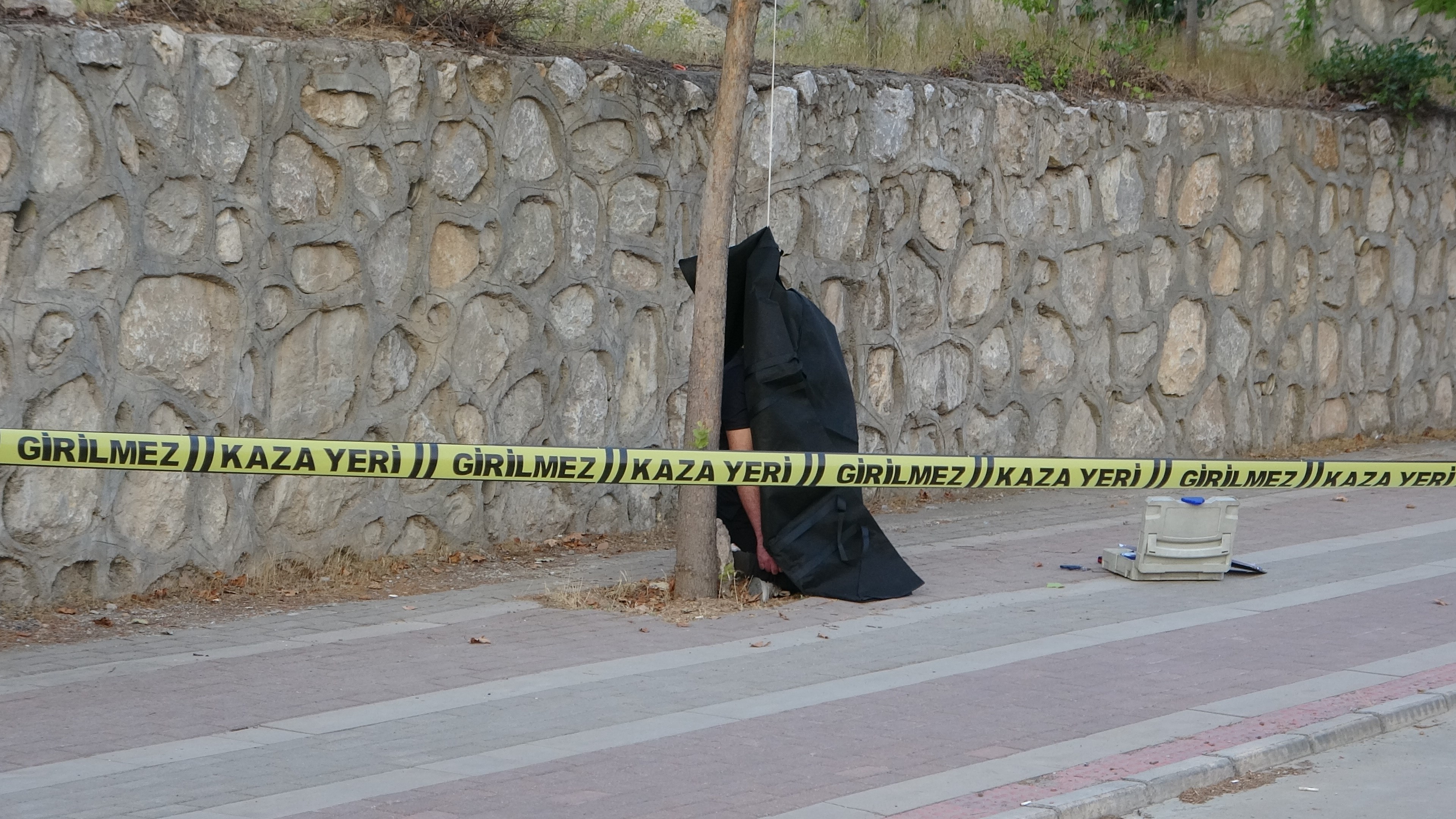 İş Adamı Iple Ağaca Asılı Halde Ölü Bulundu (4)