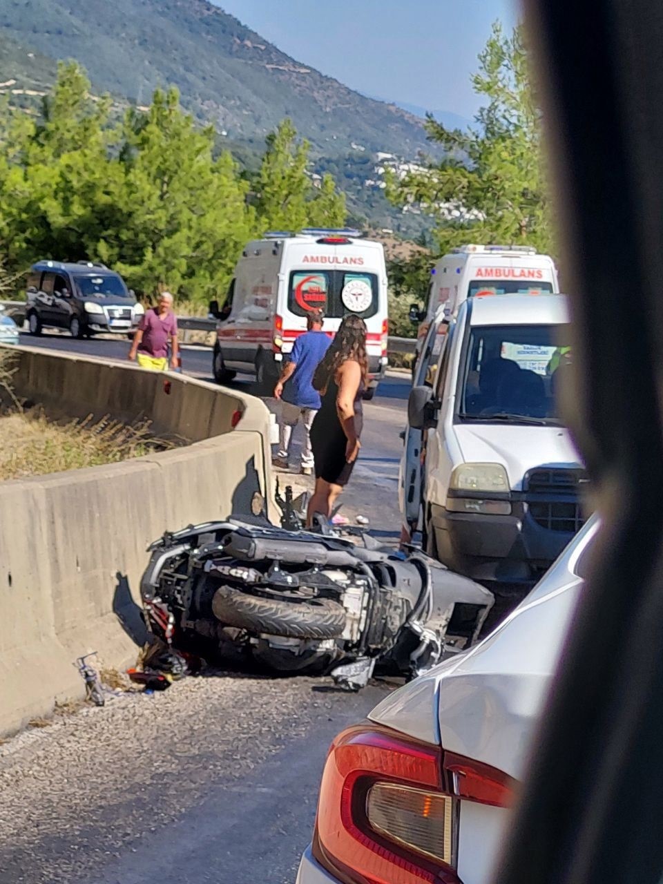 İzmir'de Zincirleme Kaza 1 Ölü, 6 Yaralı (1)