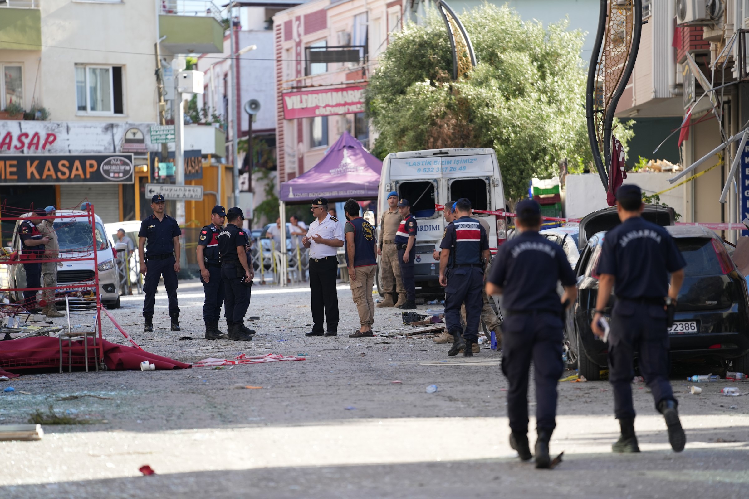 İzmir'deki Patlamada Hasar Tespit Çalışmaları Başladı (10)