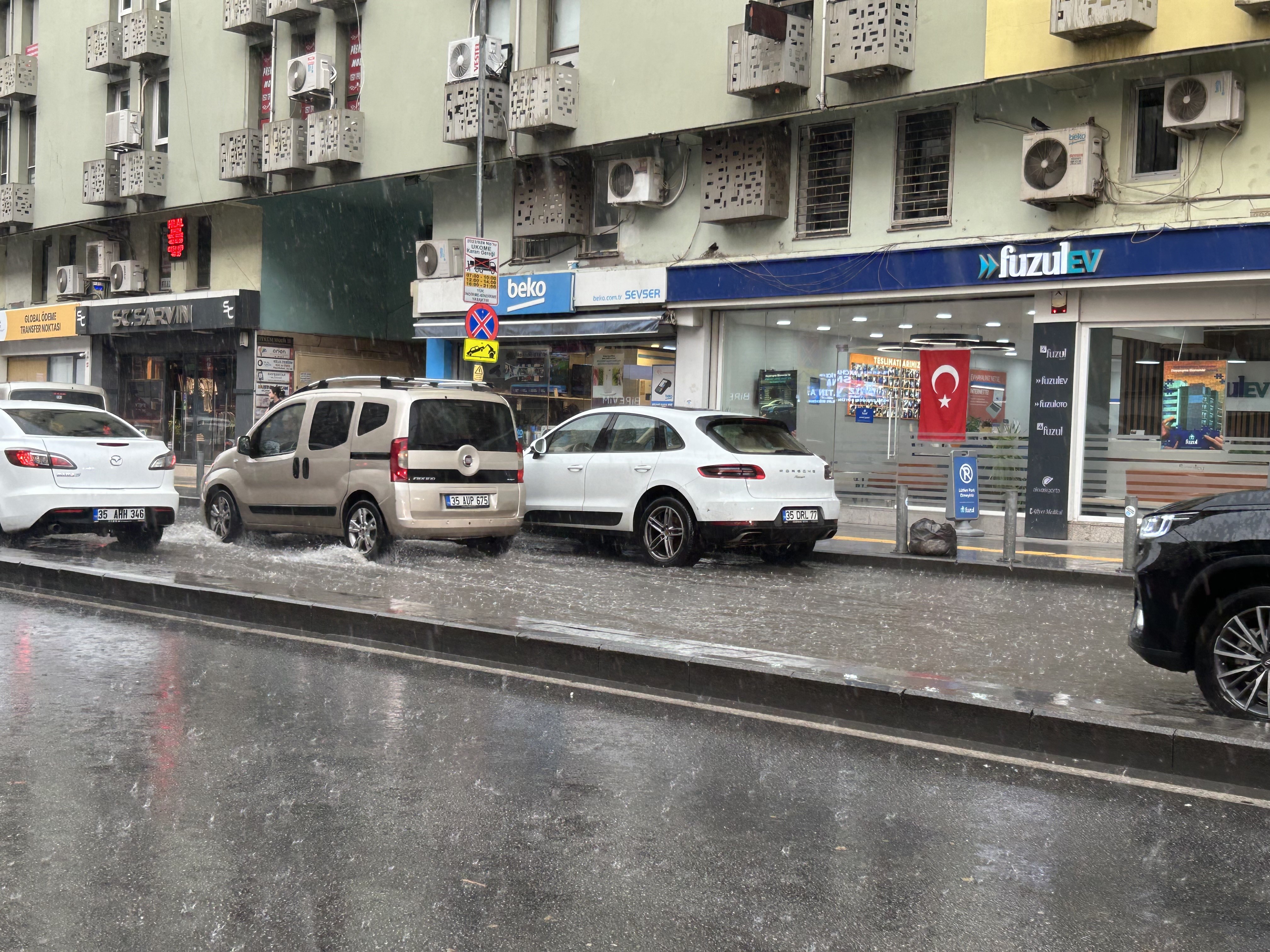 İzmir’i Yaz Sağanağı Vurdu (5)