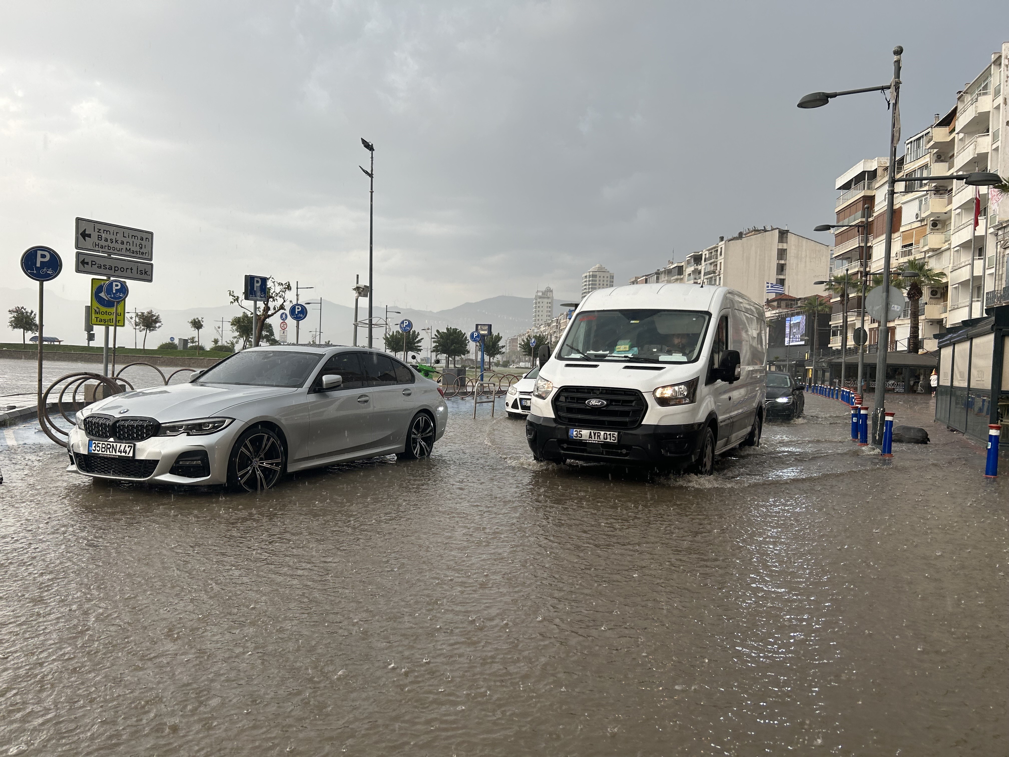 İzmir’i Yaz Sağanağı Vurdu (7)