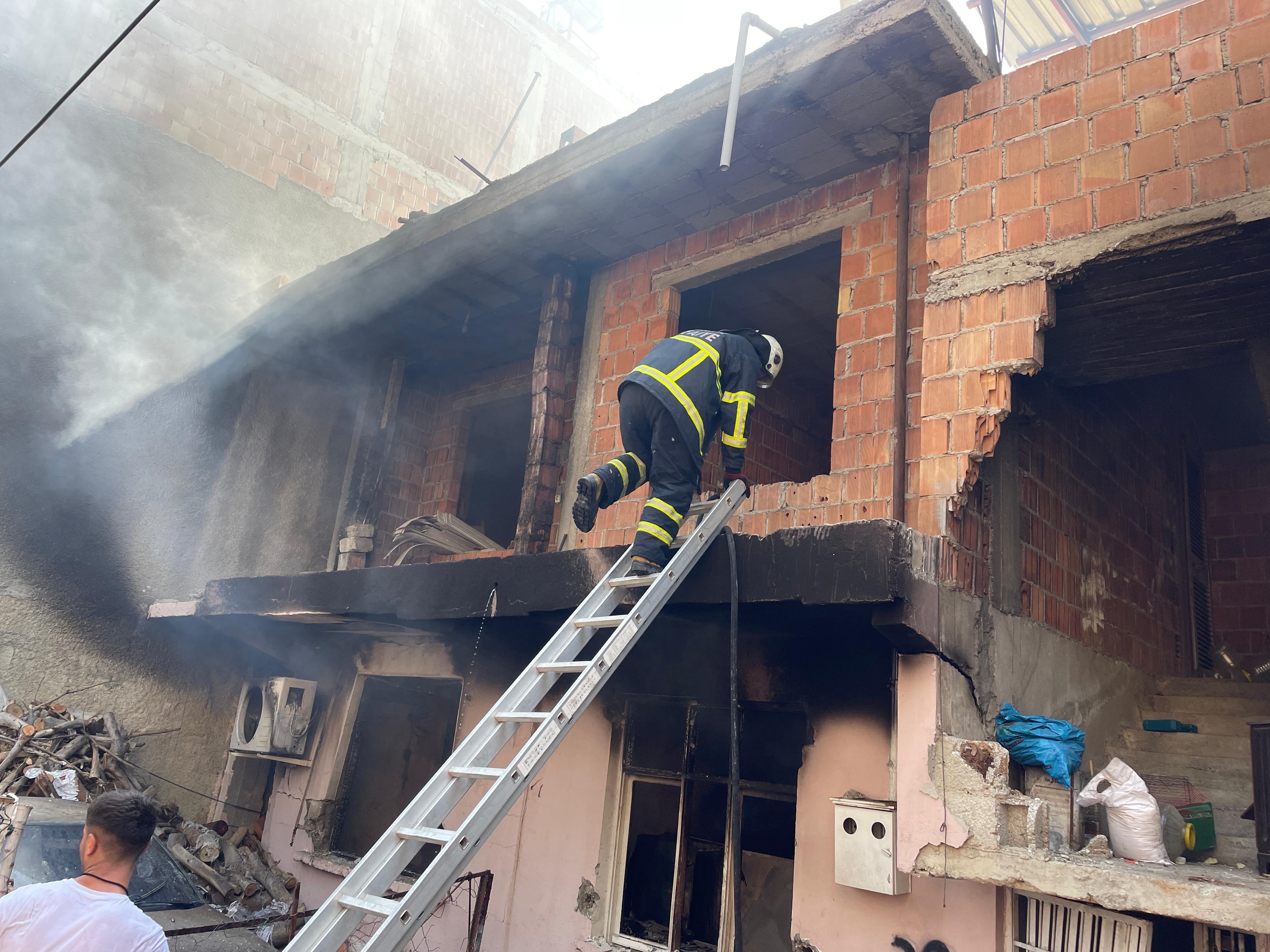 Kadın Kocasına Kızıp Evi Ateşe Verdi, Kendi De Yandı (3)