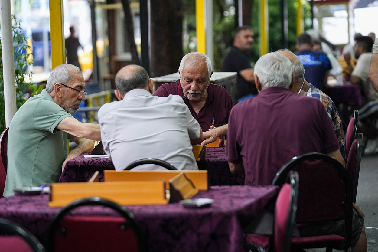 Kahvehneyi̇ Su Ancak Oyuna Devaö Etti̇ler (4)