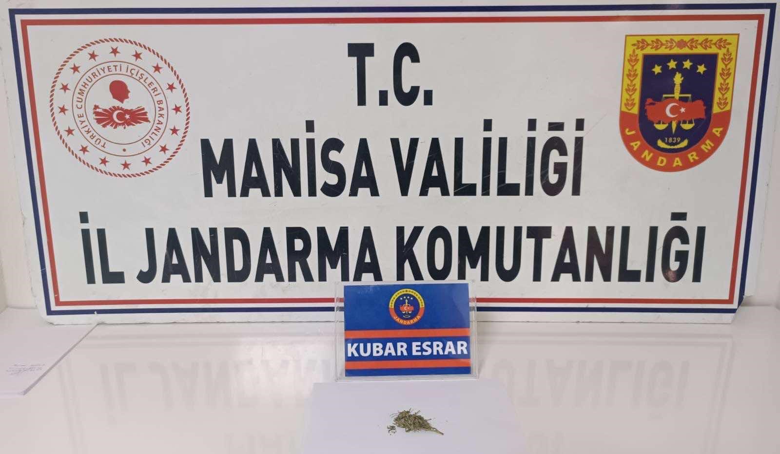 Manisa Jandarmasından Zehir Tacirlerine Geçit Yok 4 Gözaltı (2)