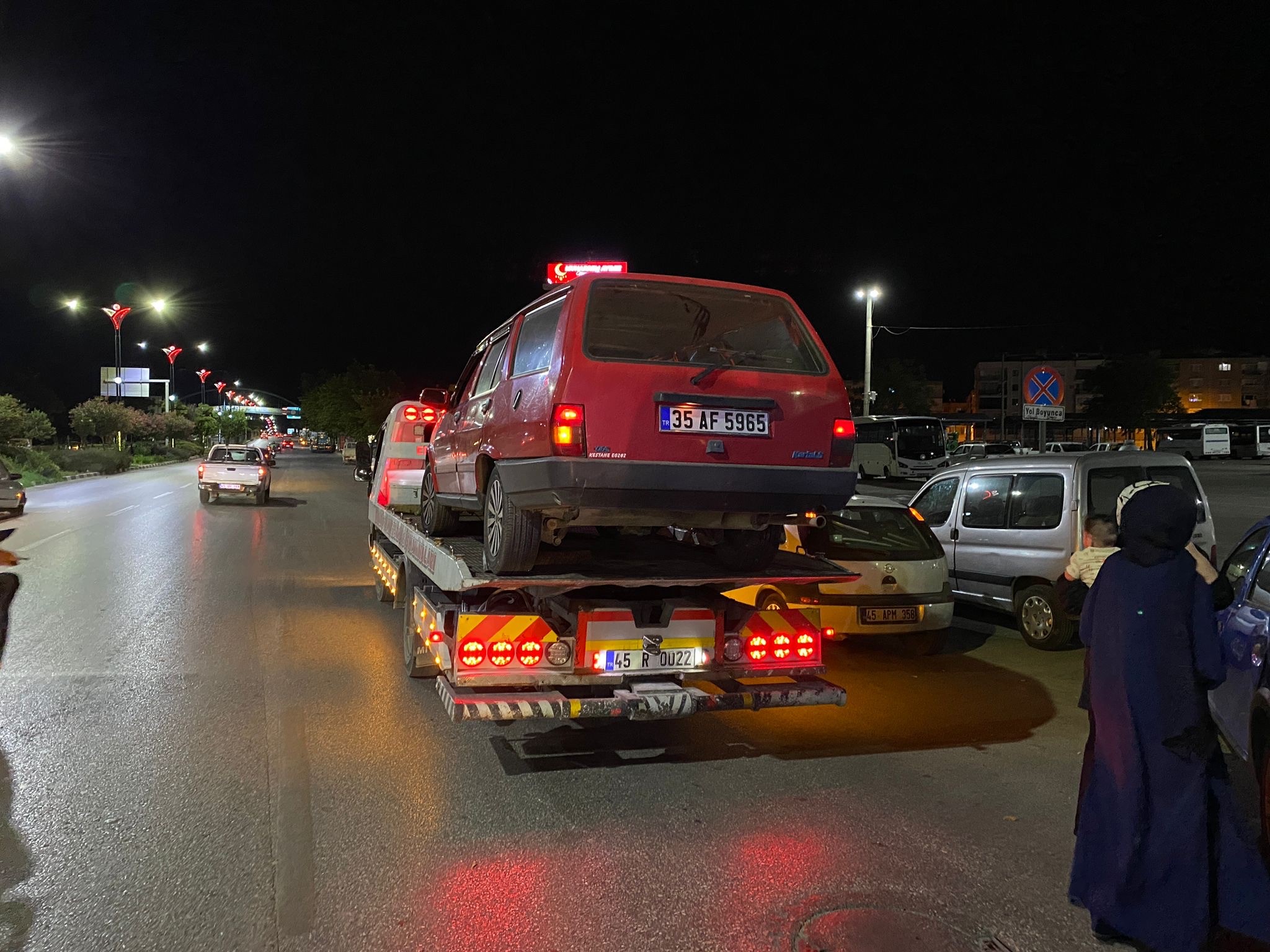 Manisa'da 4 Araçlı Zincirleme Trafik Kazası 9 Yaralı (4)