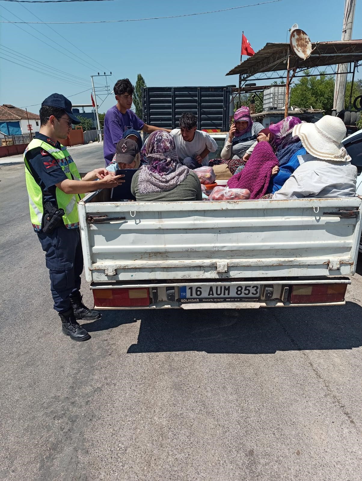 Manisa’da Jandarmadan Trafik Denetimi (2)