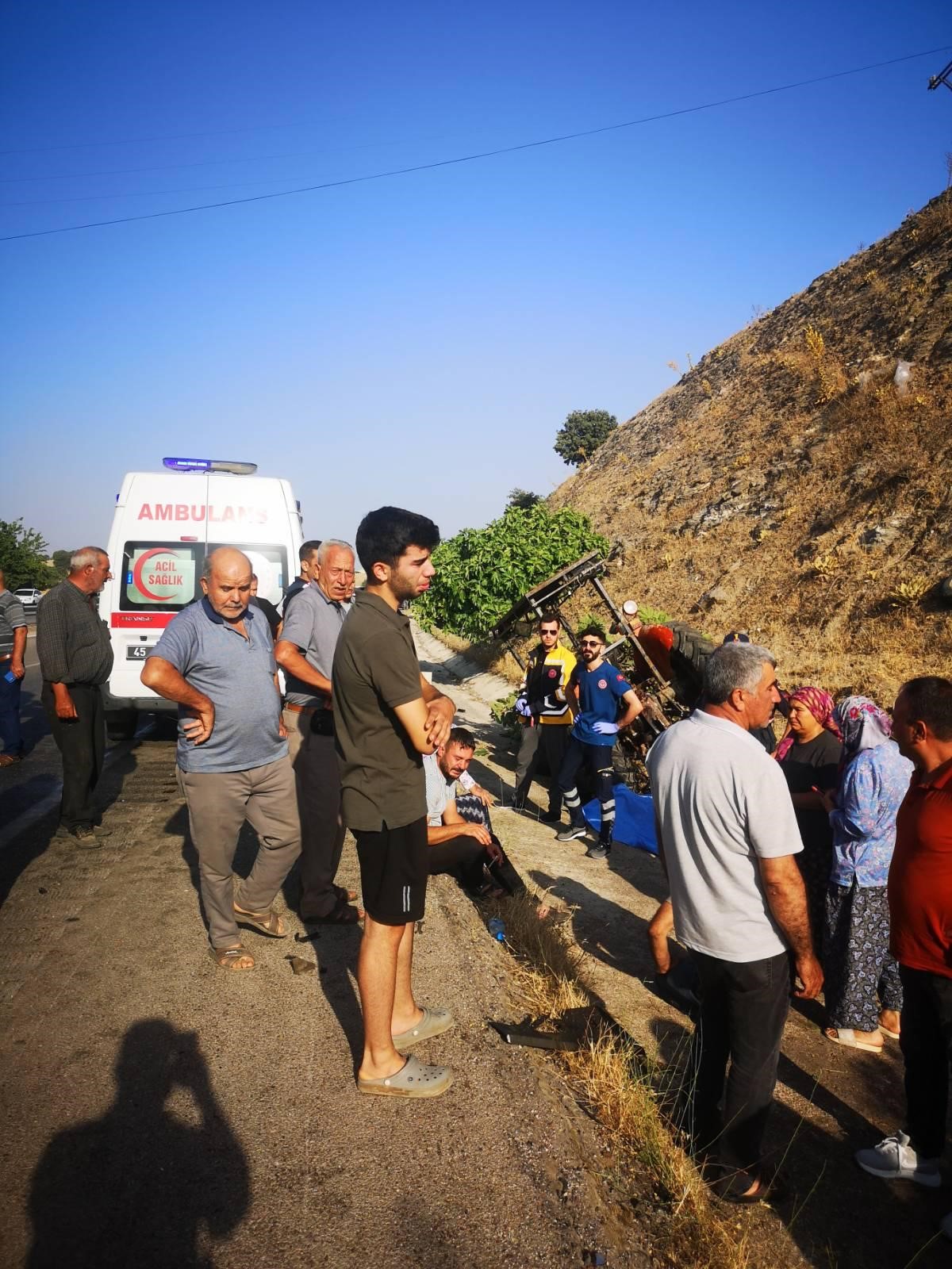 Manisa’da Tırla Çarpışan Traktör Sürücüsü Hayatını Kaybetti (2)