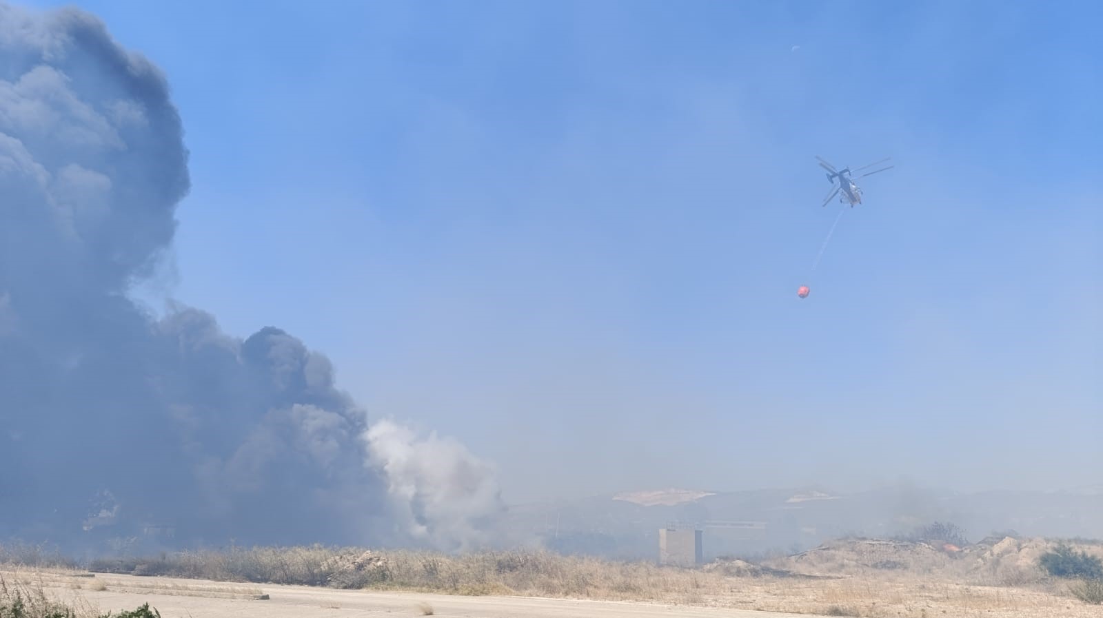 Mersin Silifke'de Liman Şantiyesinde Yangın, Ekipler Havadan Ve Karadan Müdahale Ediyor (2)