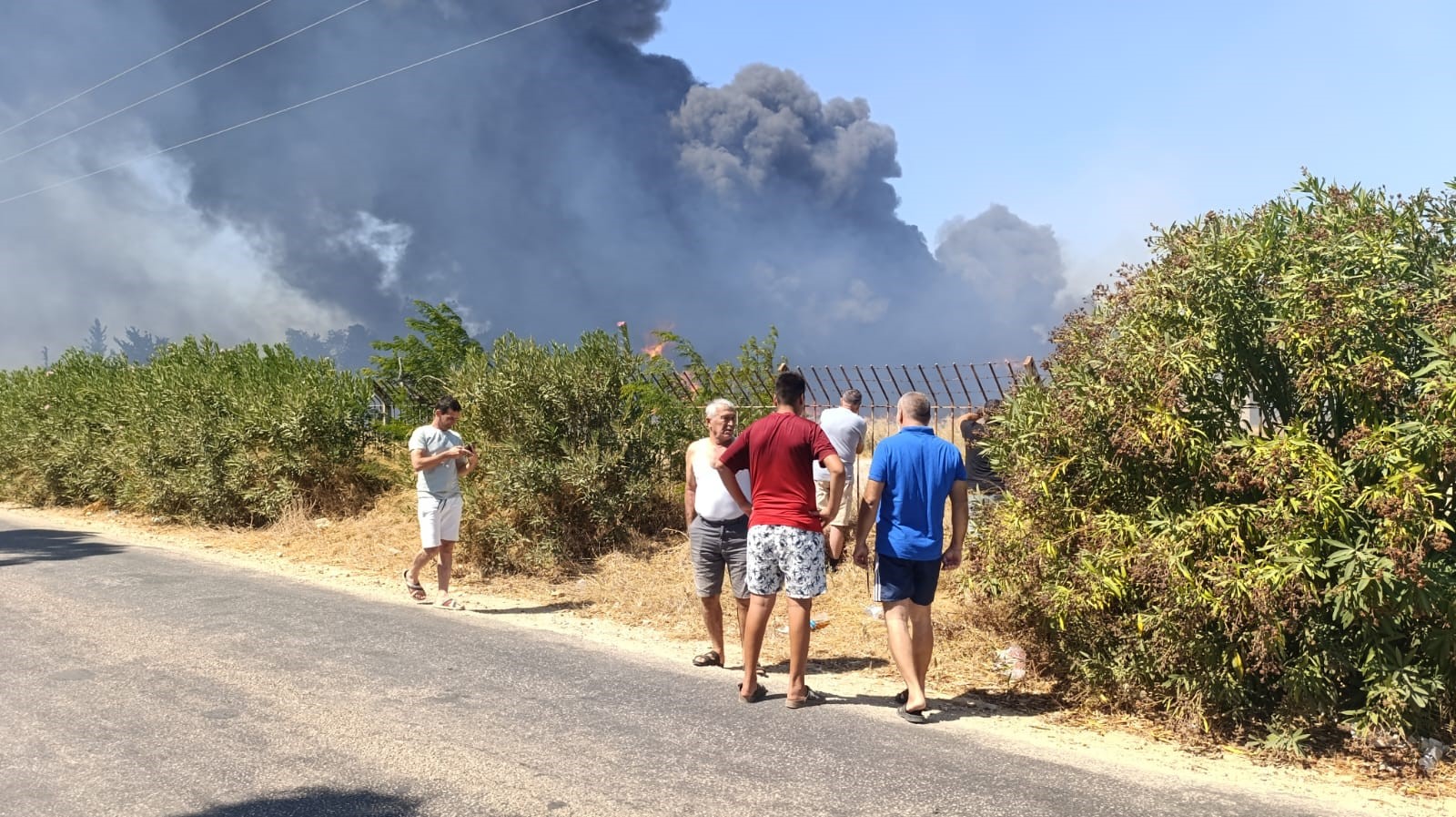 Mersin Silifke'de Liman Şantiyesinde Yangın, Ekipler Havadan Ve Karadan Müdahale Ediyor (5)