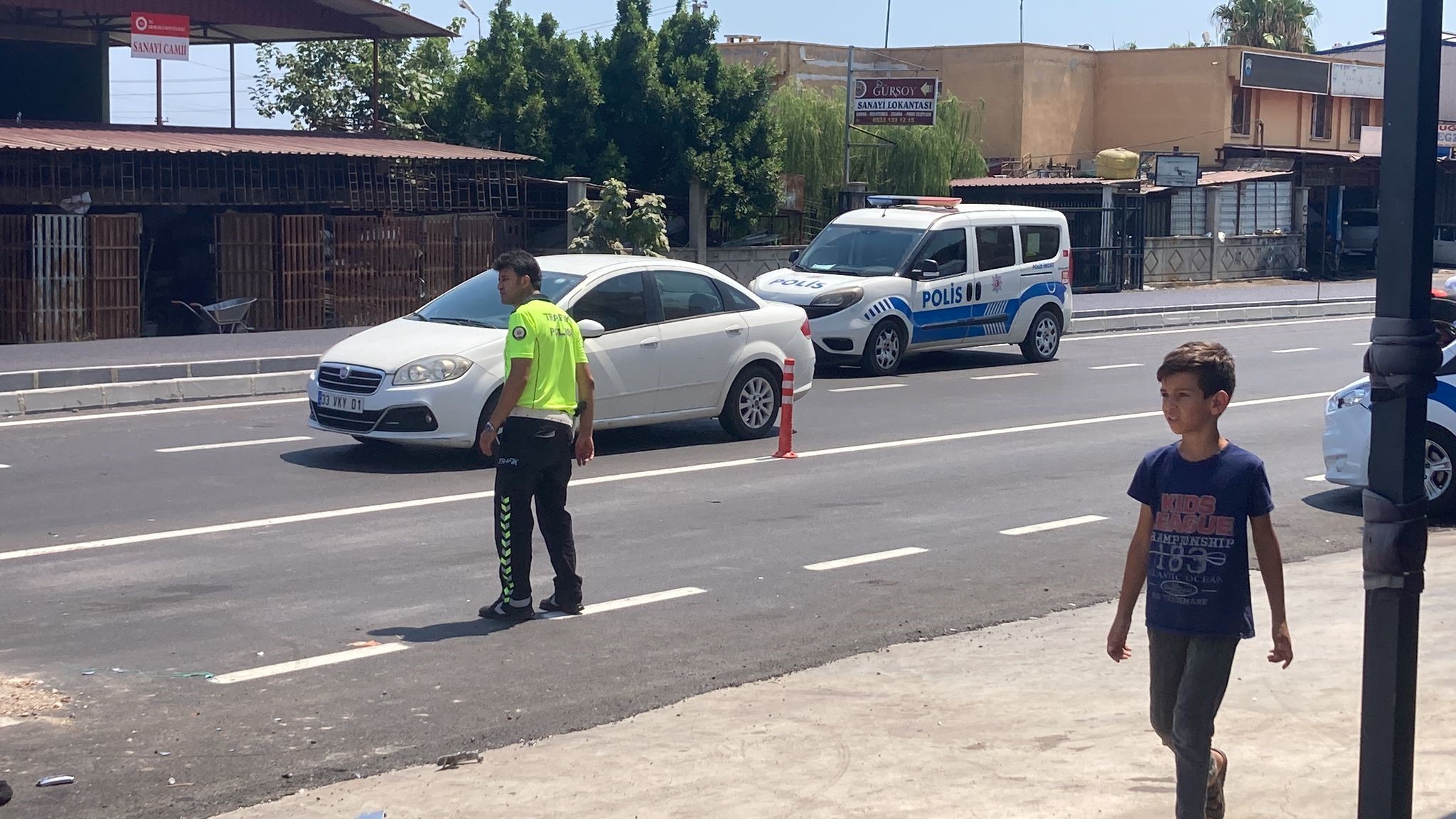 Motosiklet Kamyonete Çarptı, Fırlayan Yolcuyu Başka Araç Ezdi 2 Yaralı (4)