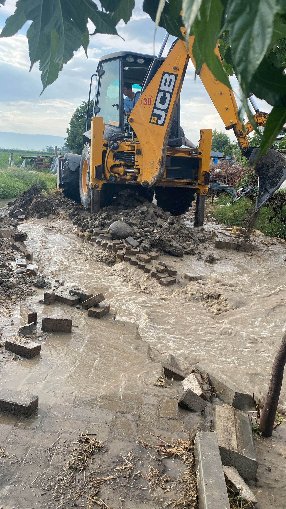 Saruhanlı’da Sağanak Yağış Sonrası Yaralar Sarılıyor (5)