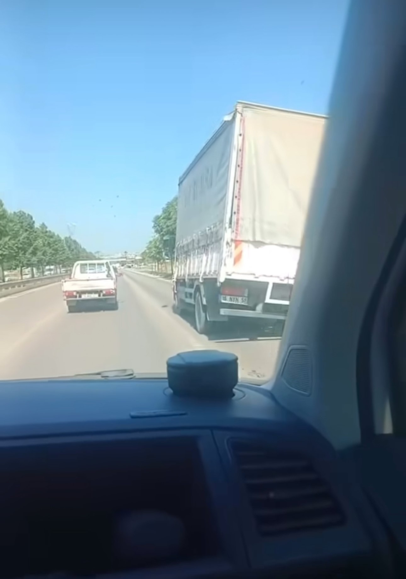 Trafikte Yan Giden Kamyon Dehşet Saçtı (1)