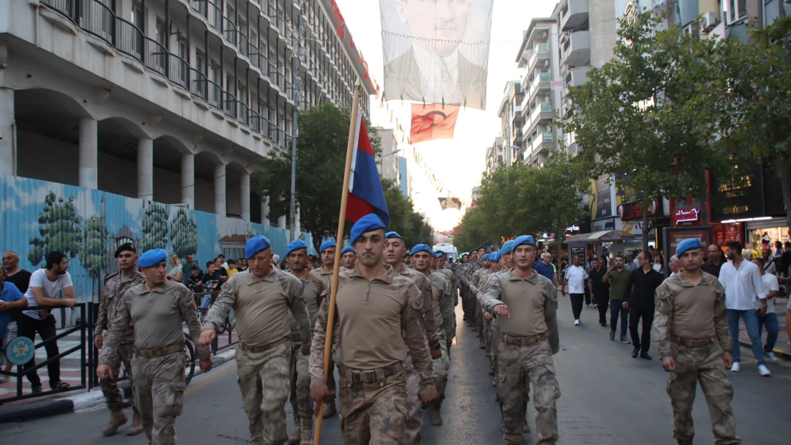 'Demokrasi Yürüyüşü'ne Yoğun Katılım Milletimizin Neler Yapabileceğini Tüm Dünya Gördü (4)