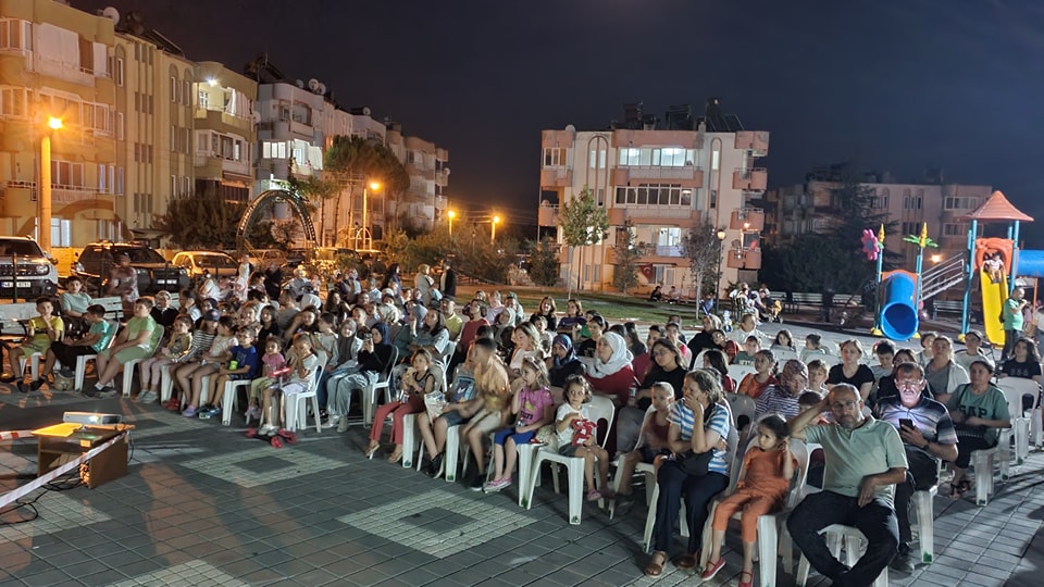 Demirci Belediyesi'nden 'Açık Hava' Sineması (1)