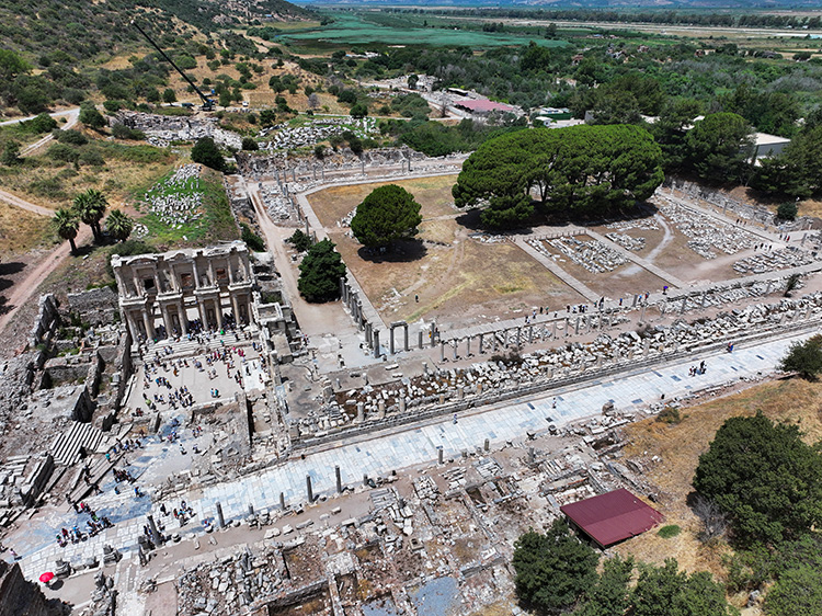 Efes Antik Kenti'nin Koressos Kapısı Gün Yüzüne Çıkarılacak (5)