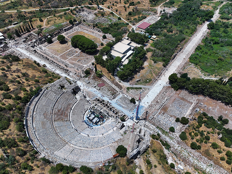 Efes Antik Kenti'nin Koressos Kapısı Gün Yüzüne Çıkarılacak (6)