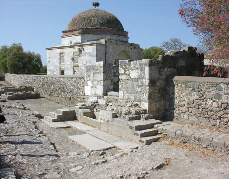 Tarihin Derin Izlerini Taşıyan Külliye Keşfedilmeyi Bekliyor (2)