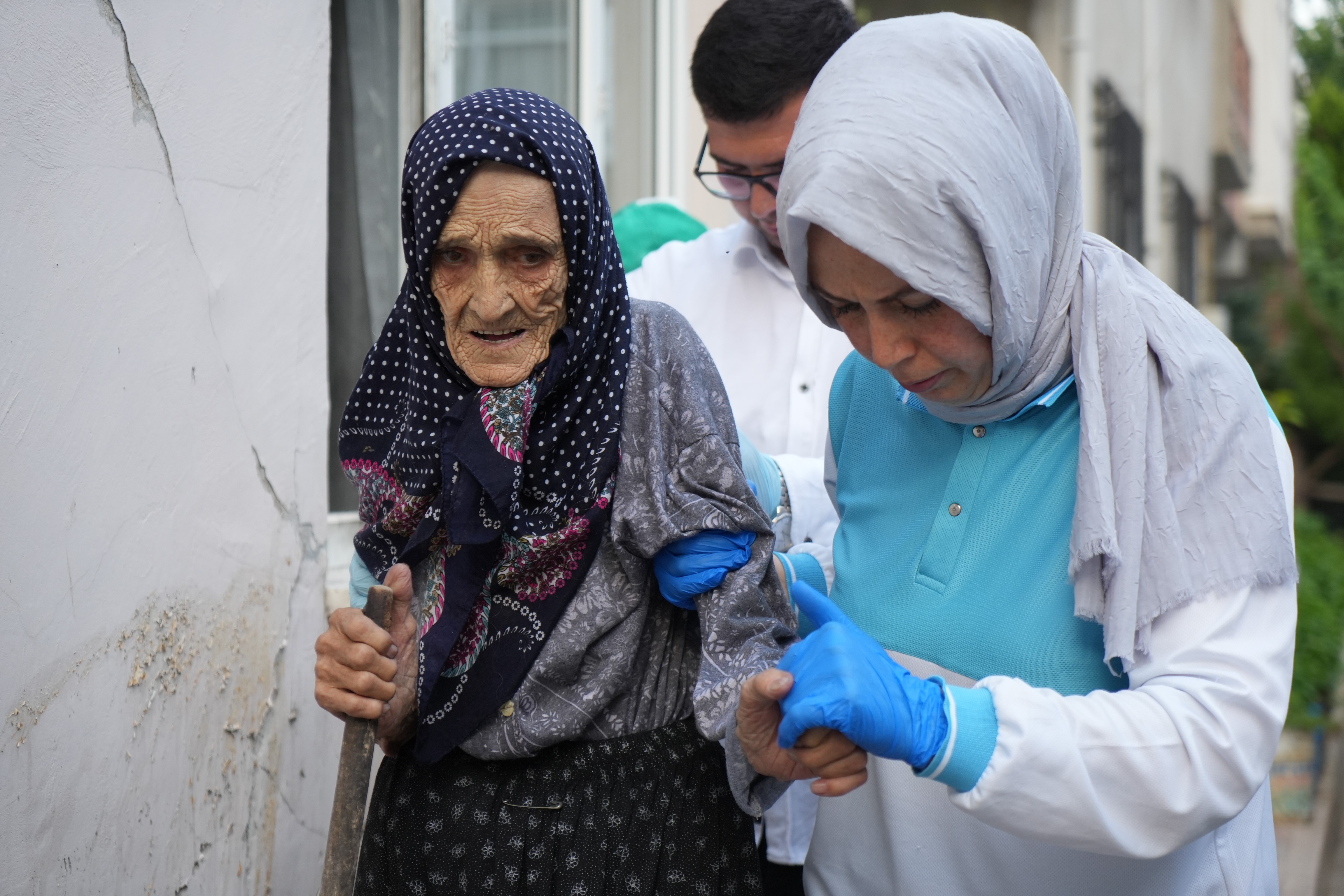 94 Yaşındaki Safiye Nine'nin Dramı... Sosyal Medyada Paylaşıldı, Bakanlık Harekete Geçti (3)