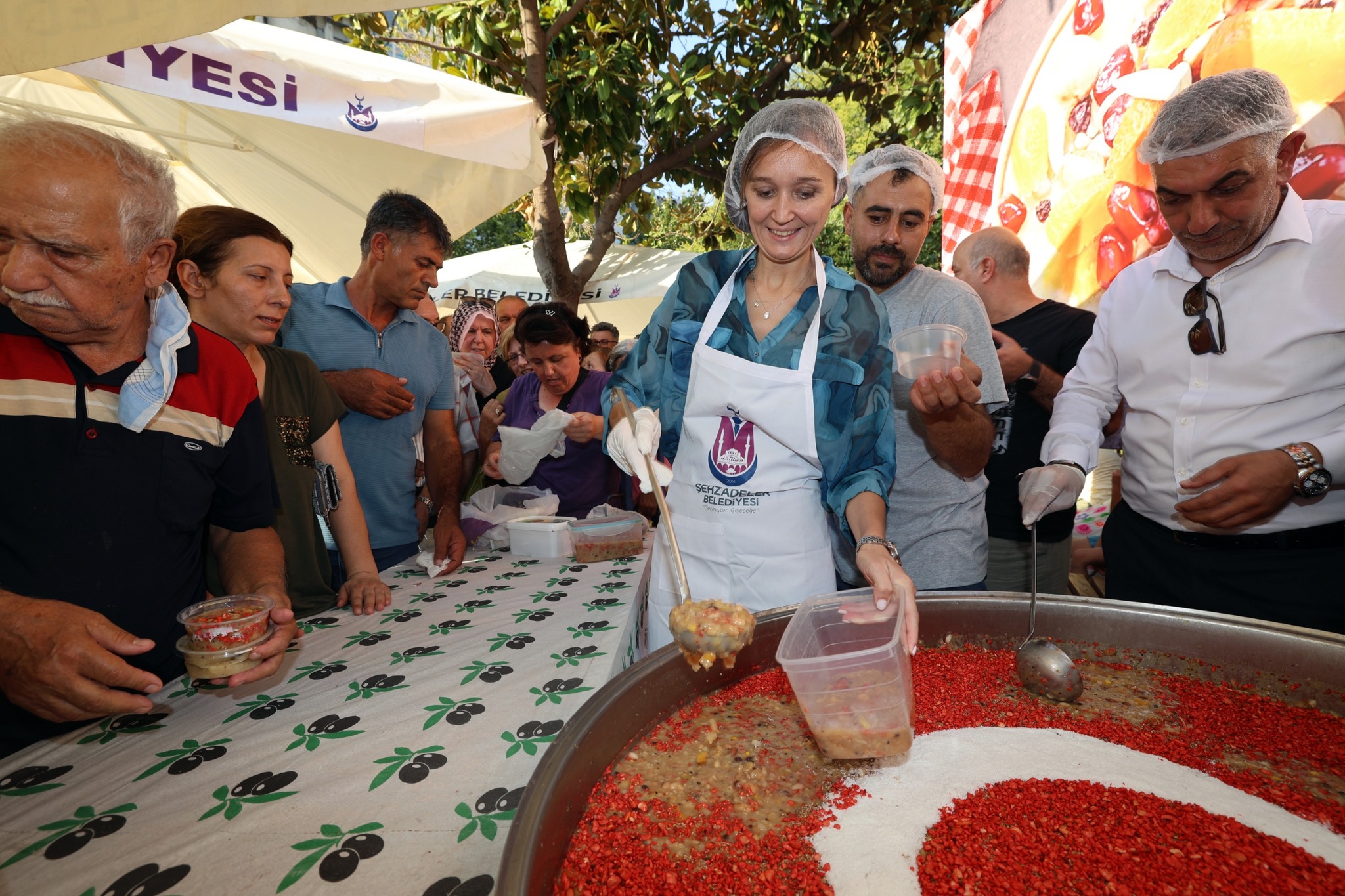 Gülşah Durbay Aşure Kazanının Başına Geçti (6)