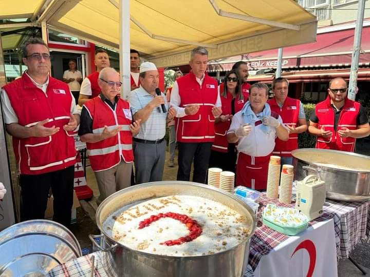 Kızılay Manisa Muharrem Ayı Dolayısıyla Aşure Dağıttı (2)