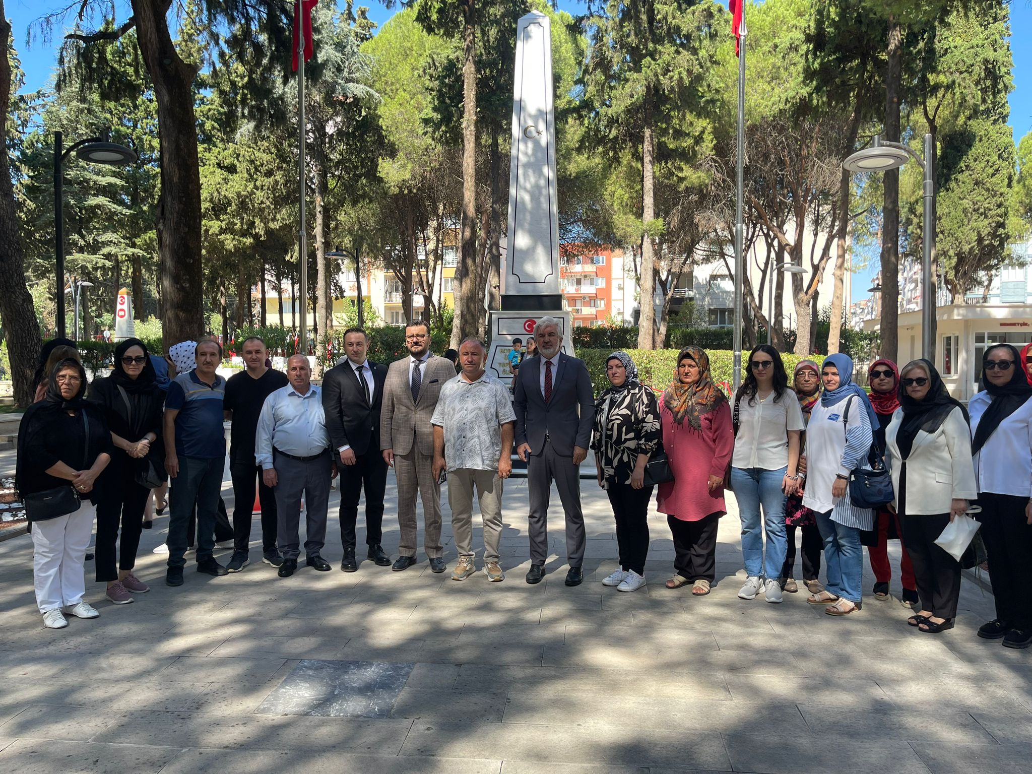 Manisa Protokolü 15 Temmuz'da Şehitliği Ziyaret Etti (6)