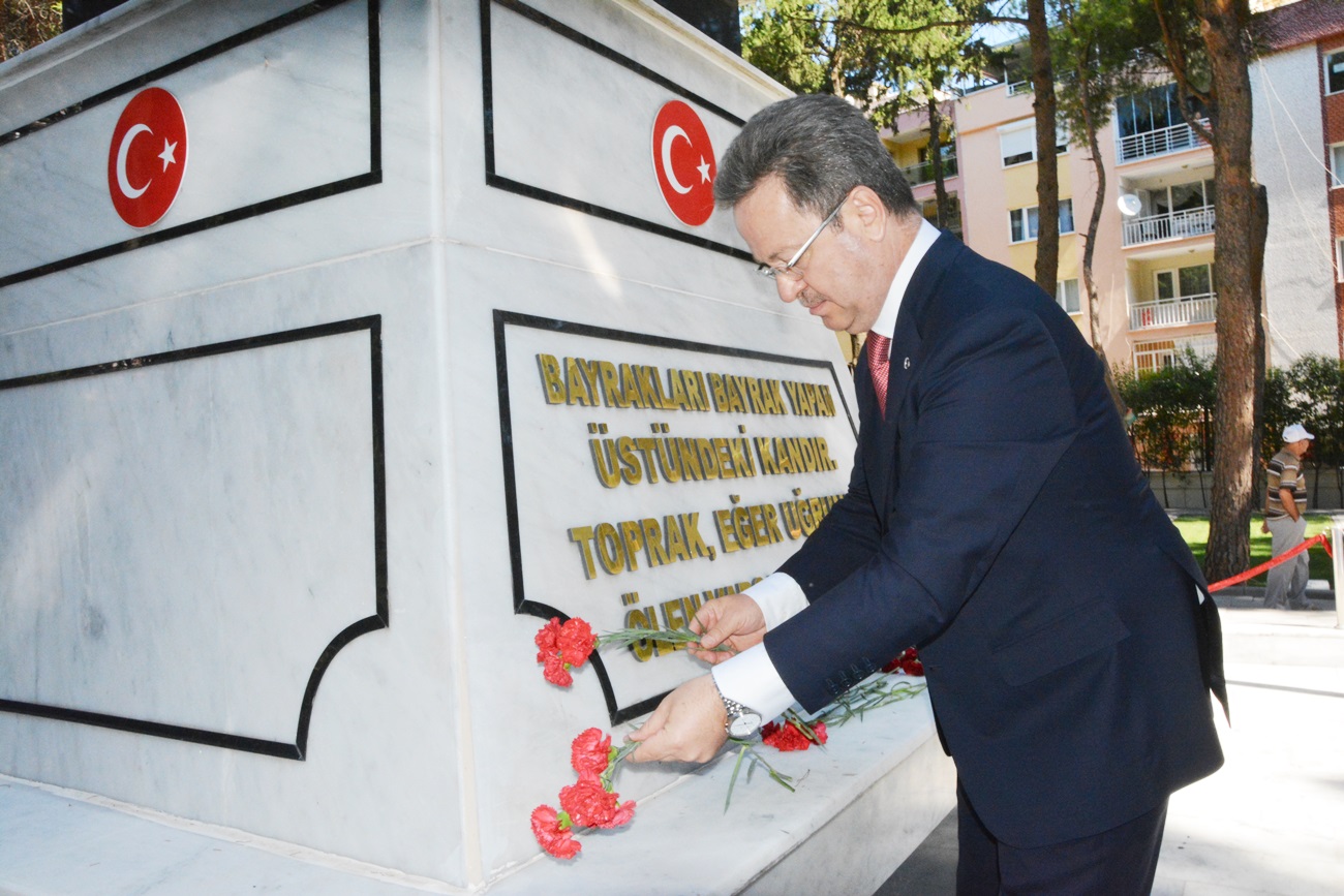 Manisa Protokolü 15 Temmuz'da Şehitliği Ziyaret Etti