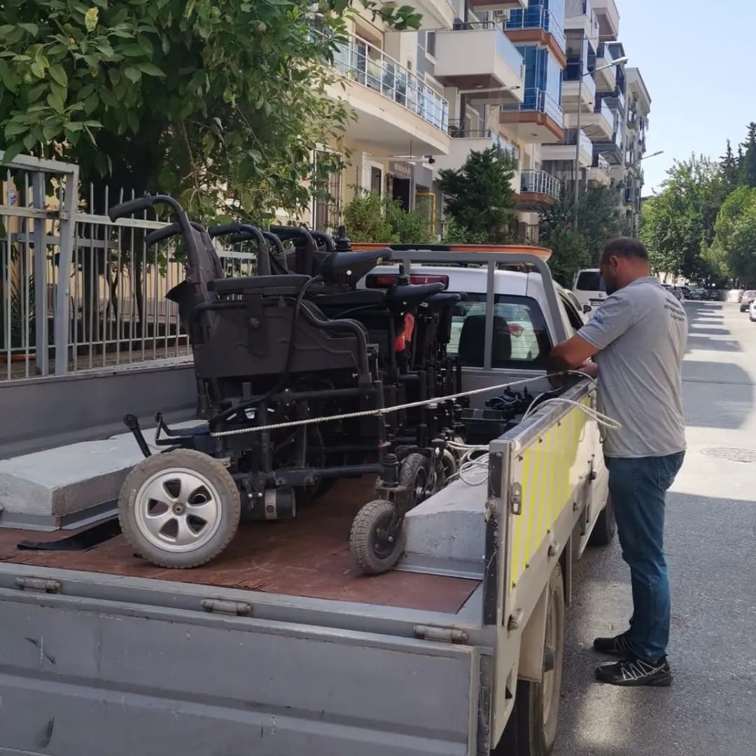 Manisa'da Engelsiz Yaşam Için Adım Adım Yasemin Yıldız, Başkan Zeyrek'e Teşekkür Etti (1)