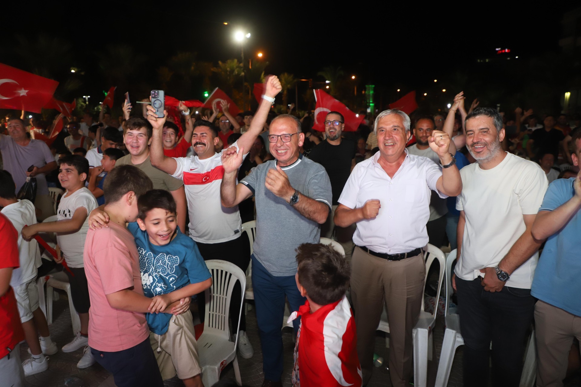 Turgutlu'da Milli Maç Coşkusu Yaşandı (1)