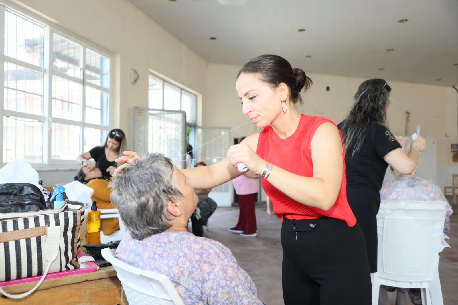 Yunusemre Belediyesi'nden Ücretsiz Kuaför Hizmeti Devam Ediyor (9)