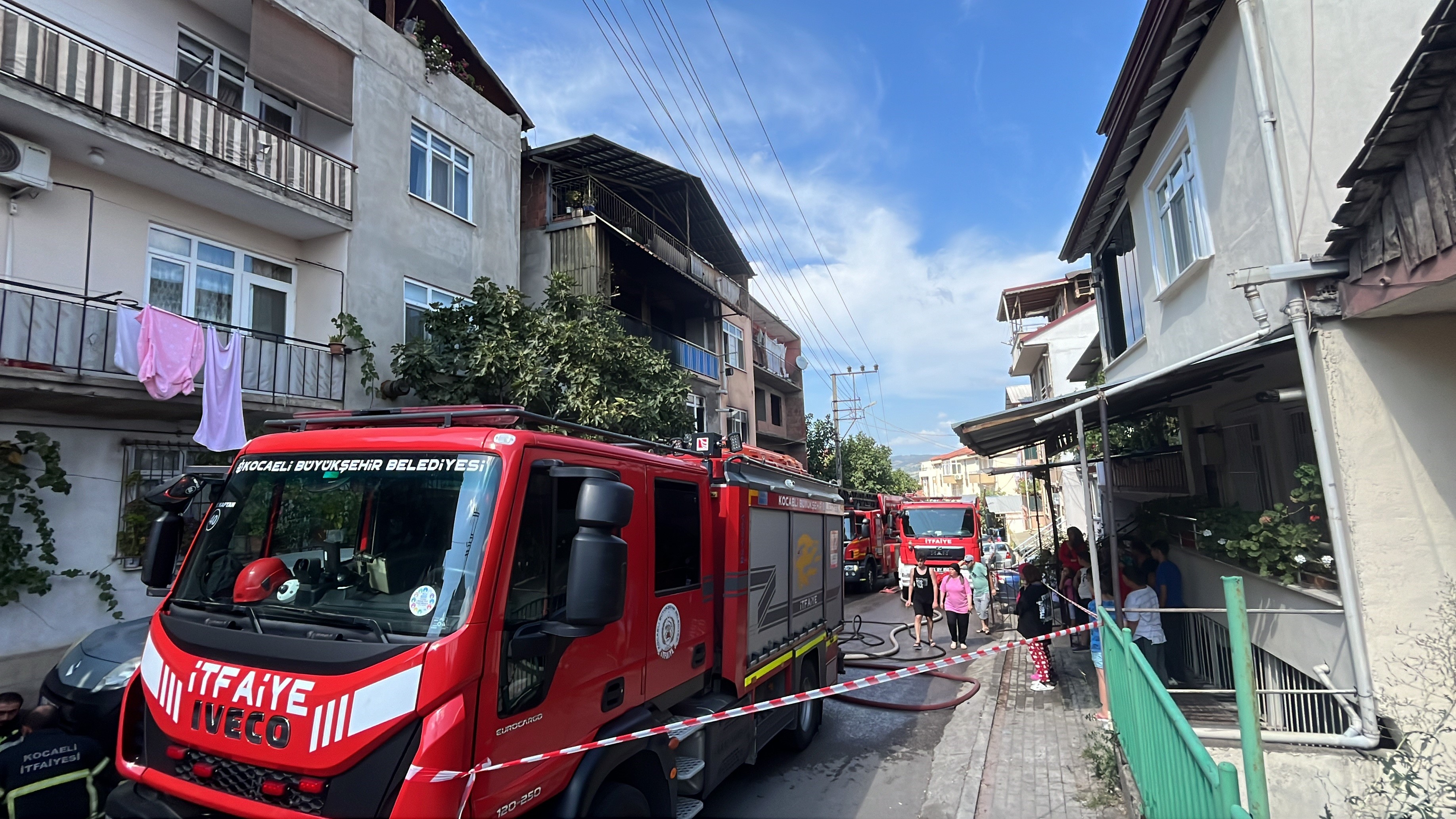 Ağlatan Yangın 1'I Bebek 4 Kişi Dumandan Etkilendi (3)