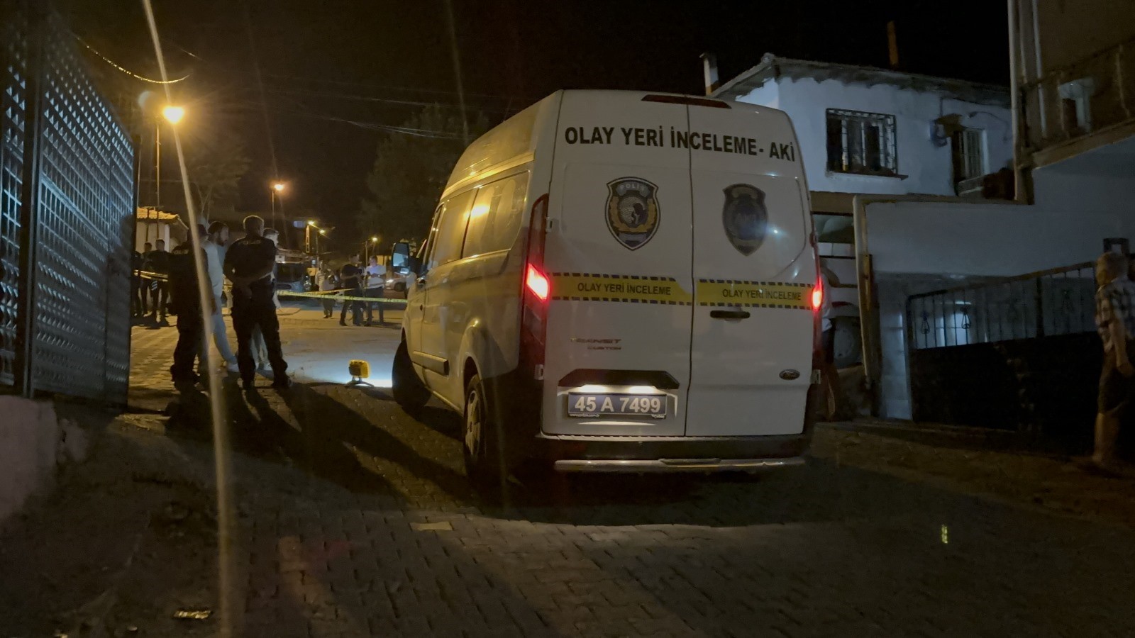 Akhisar'da Kanlı Aile Tartışması Kayınpeder Damadı Vurdu (3)