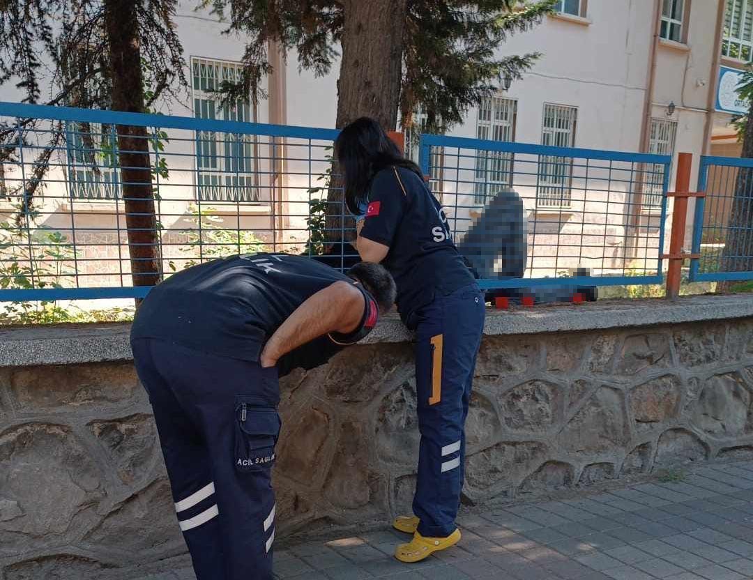 Bursa’da Bir Genç Okul Duvarının Üzerinde Ölü Bulundu (3)