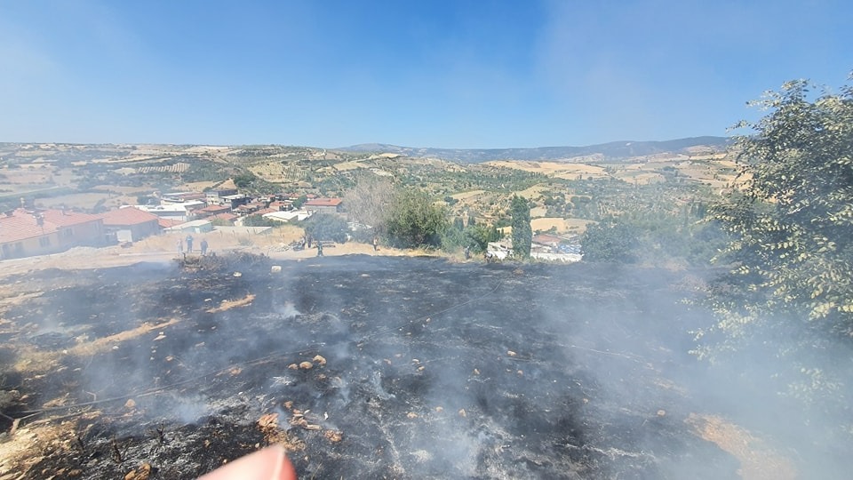 Demirci'de Iki Noktada Yangın (2)