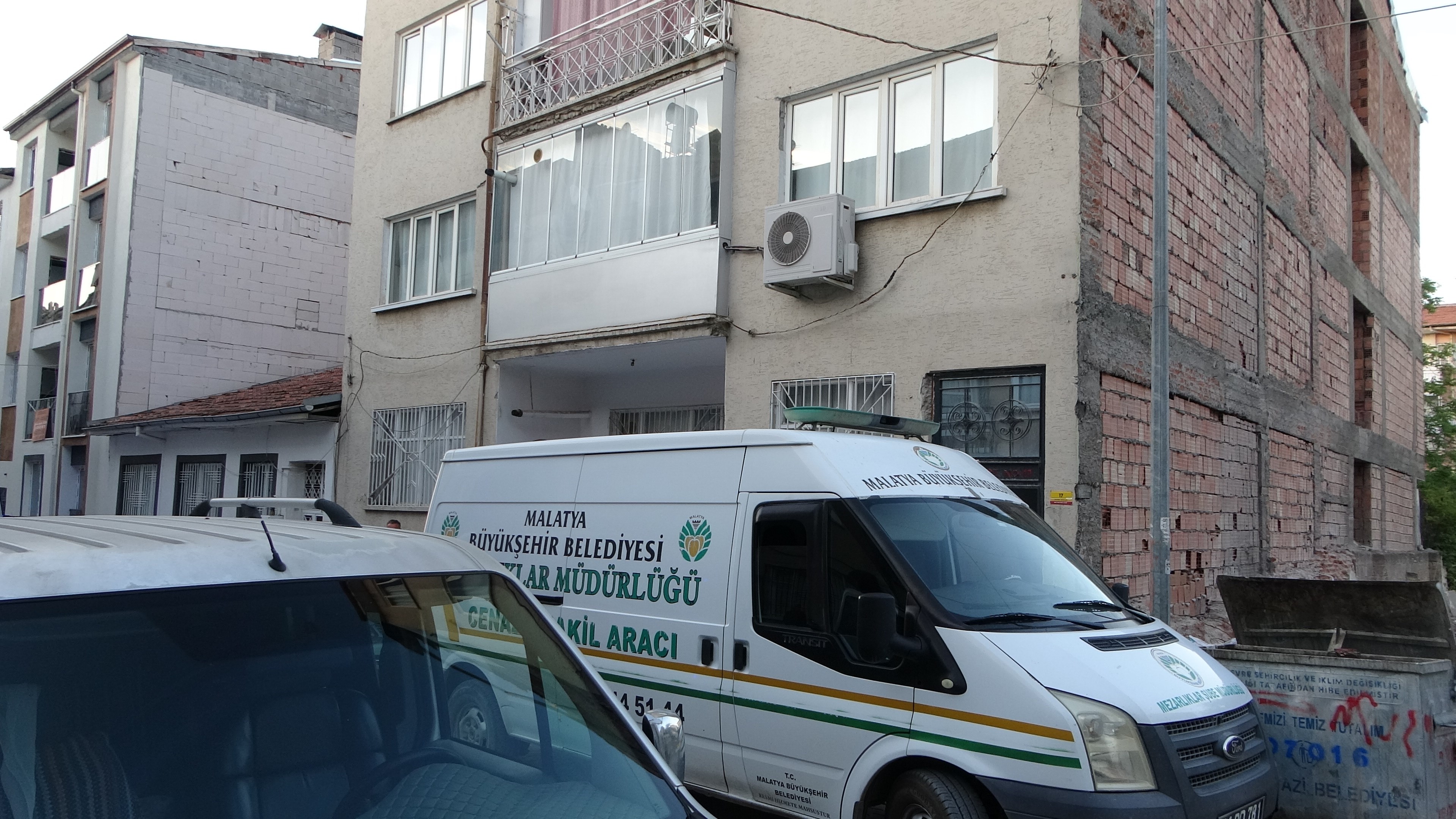 Genç Kız Elektrikli Süpürge Kablosu Ile Asılı Halde Bulundu (3)