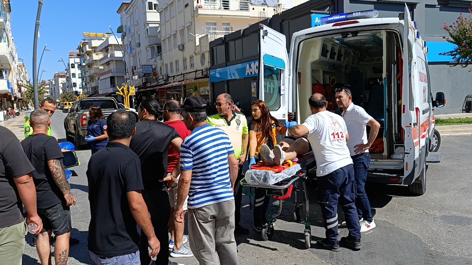 Kamyonete Çarpan Motosikletin Sürücüsü Yaralandı (1)