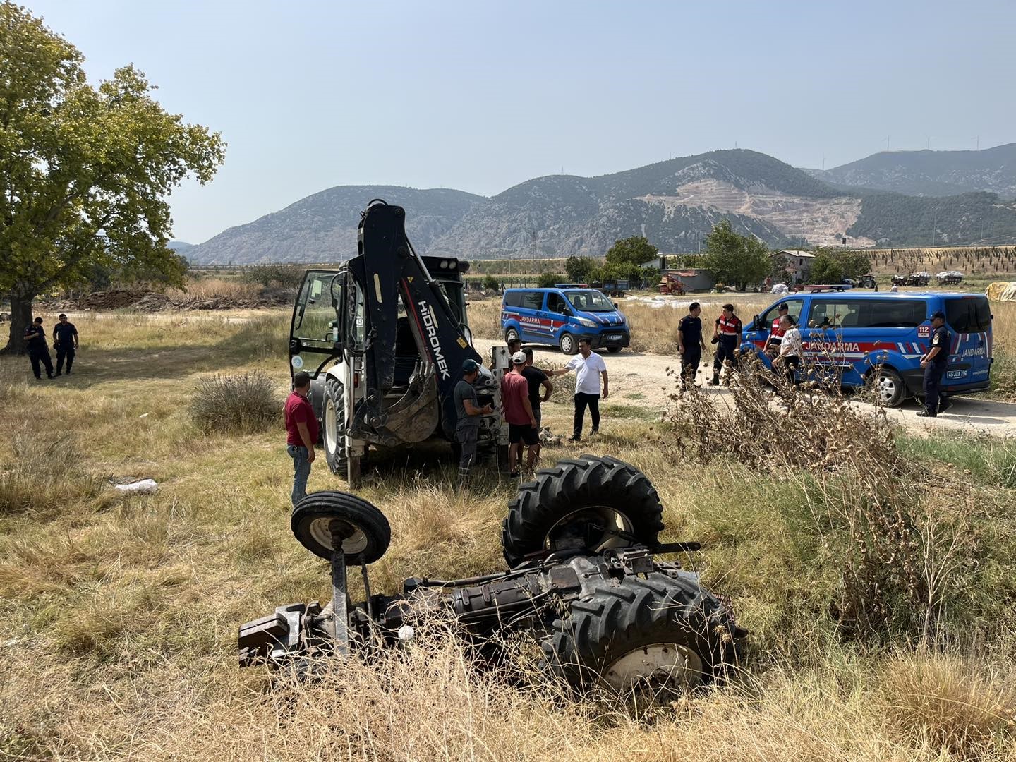 Kırkağaç'ta Traktör Şarampole Devrildi 1 Ölü (4)