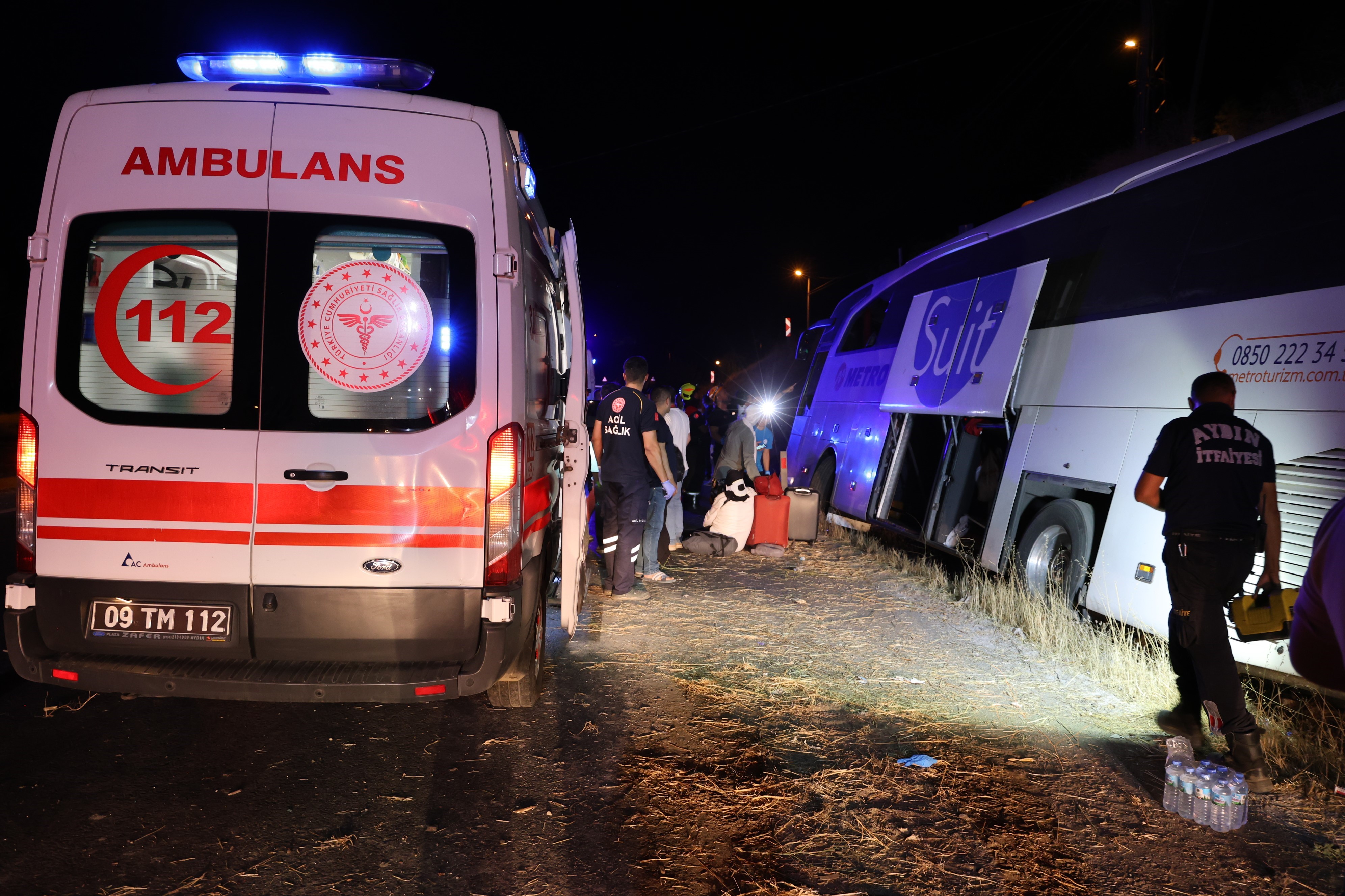 Manisa Güzargahına Olan Yolcu Otobüsü Kontrolden Çıktı 1 Ölü, 10 Yaralı (3)