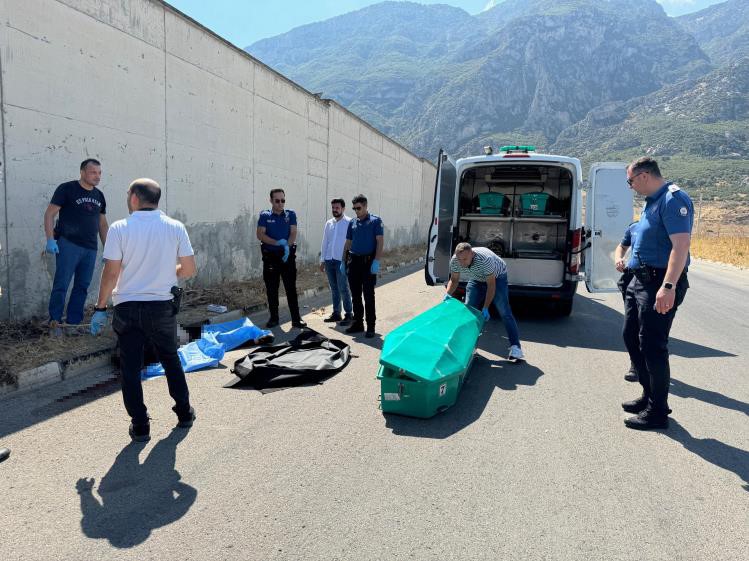 Manisa'da Evlat Dehşeti Boş Araziye Götürdüğü Babasını Öldürüp Polise Teslim Oldu (1)