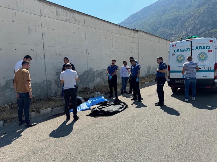 Manisa'da Evlat Dehşeti Boş Araziye Götürdüğü Babasını Öldürüp Polise Teslim Oldu (5)