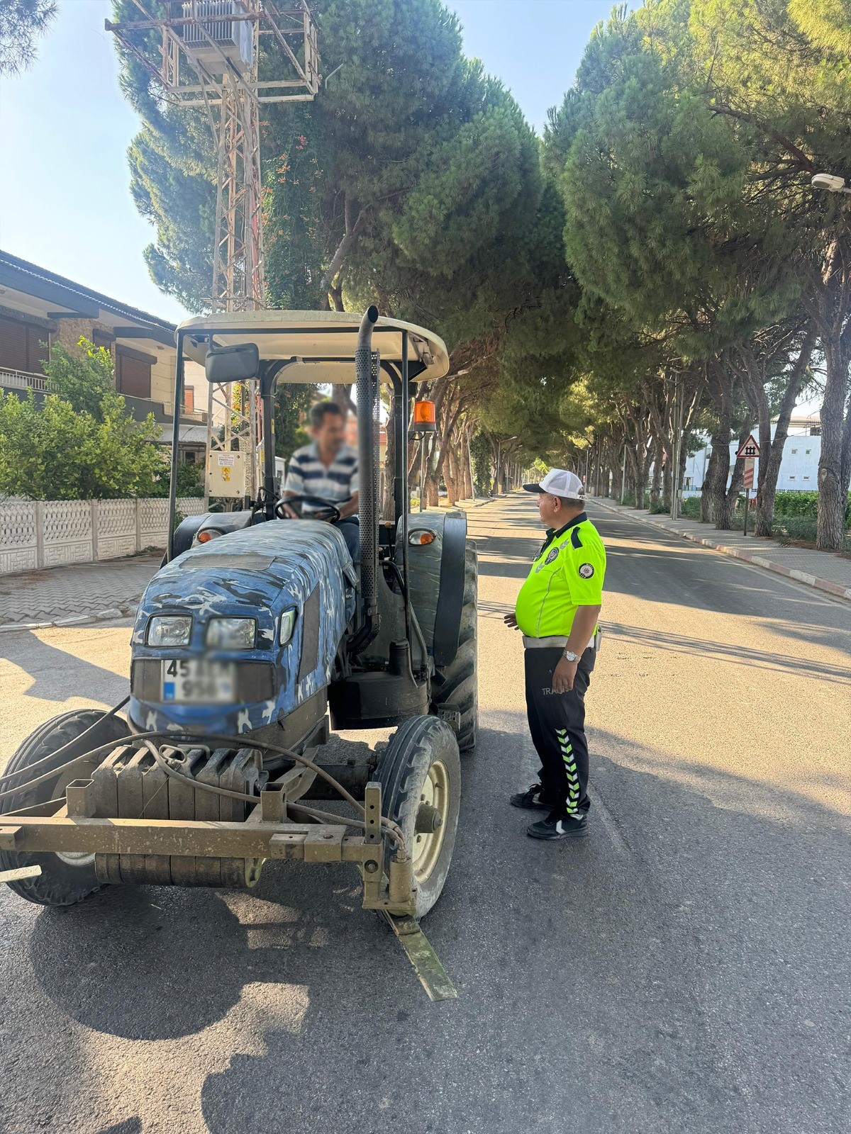 Manisa'da Traktör Ve Tarım Işçisi Taşıyan Araçlara Sıkı Denetim (4)