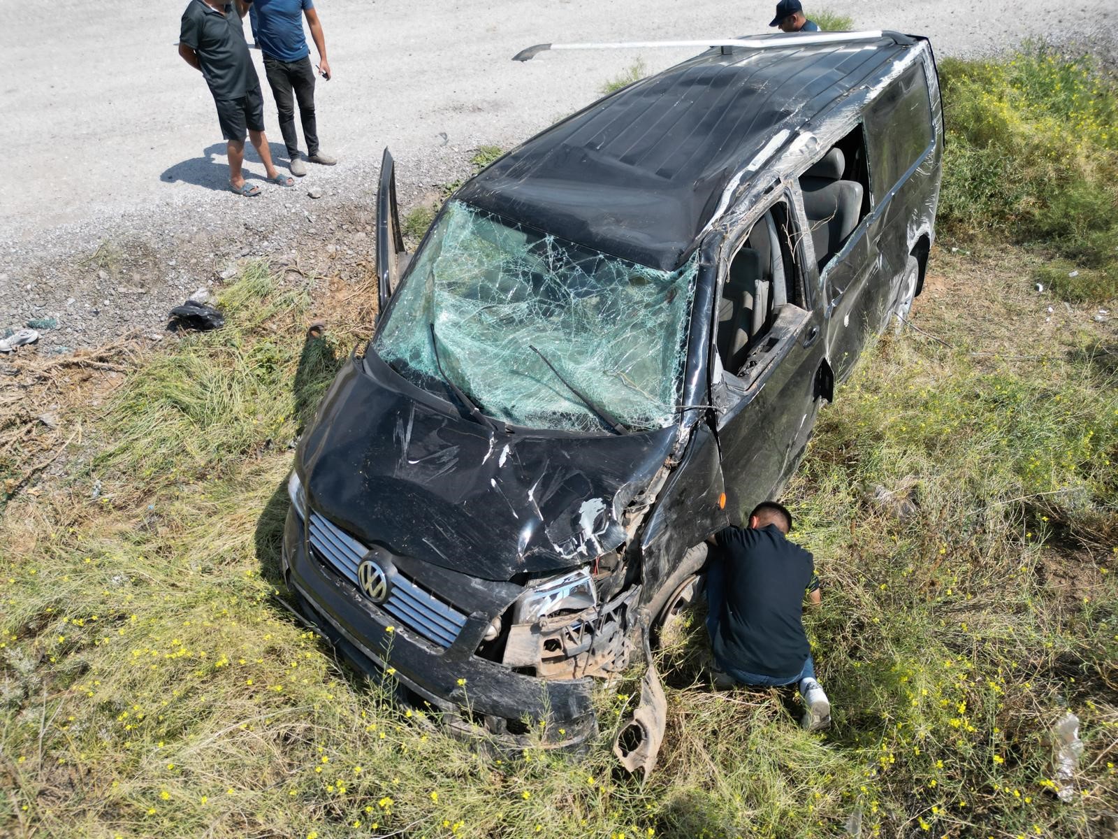 Minibüs Şarampole Devrildi, Ölü Ve Yaralılar Var (1)