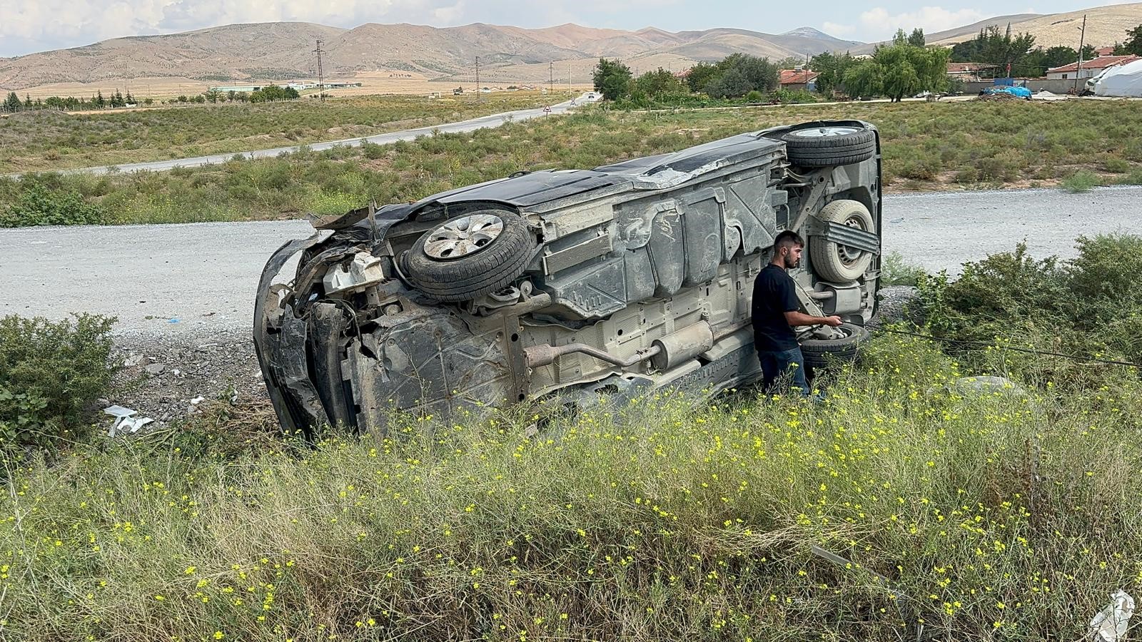 Minibüs Şarampole Devrildi, Ölü Ve Yaralılar Var (2)