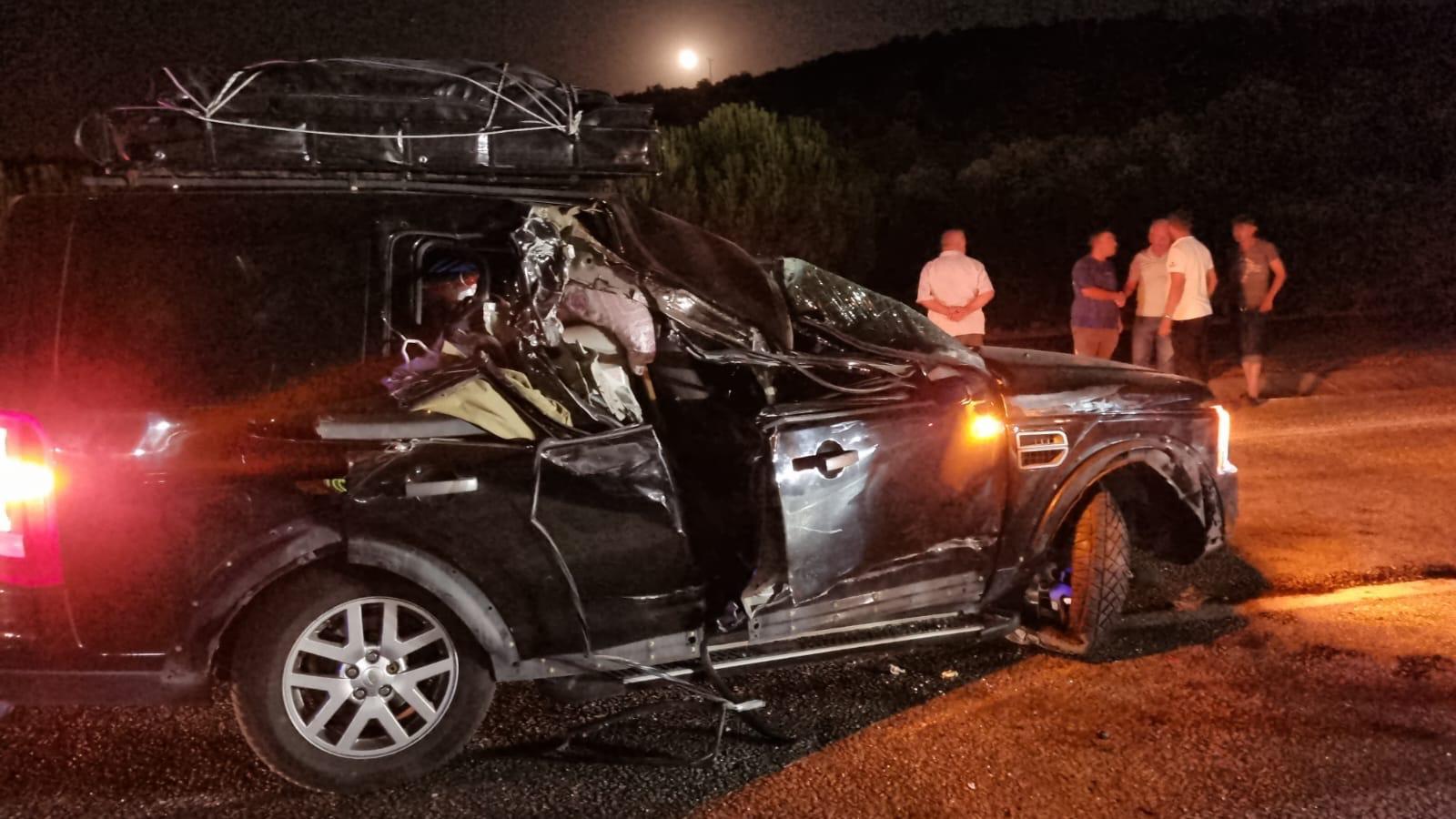 Sarıgöl'de Tırla Çarpışan Otomobildeki Yolcu Ağır Yaralandı (2)