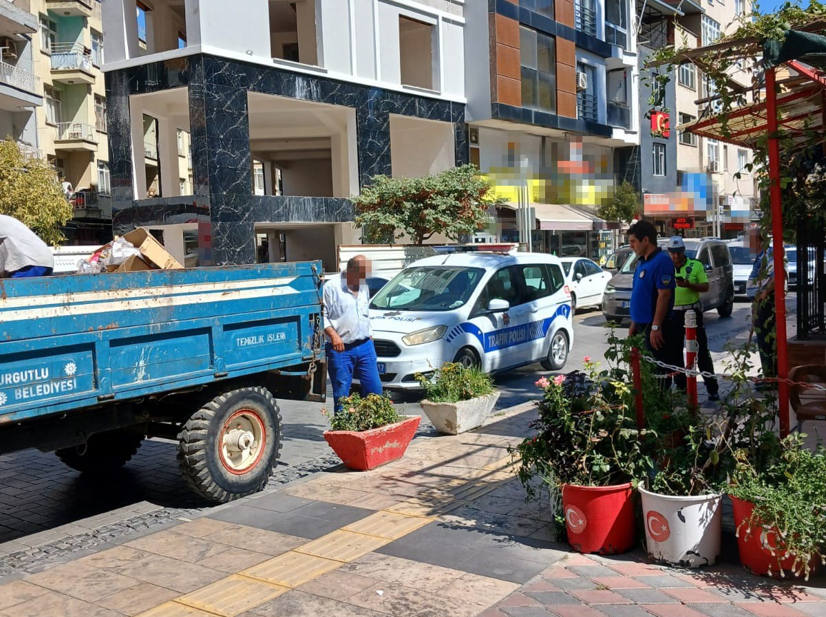 Turgutlu Zabıtasından Kaldırım Işgallerine Sıkı Denetim (1)