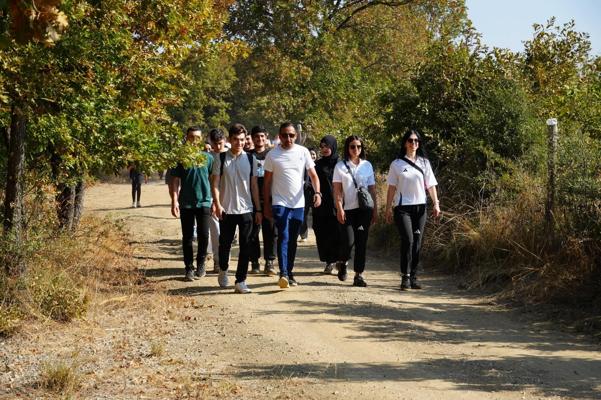 Gençler 8 Kilometre Yürüdü Türk Bayrağı Açtı (2)