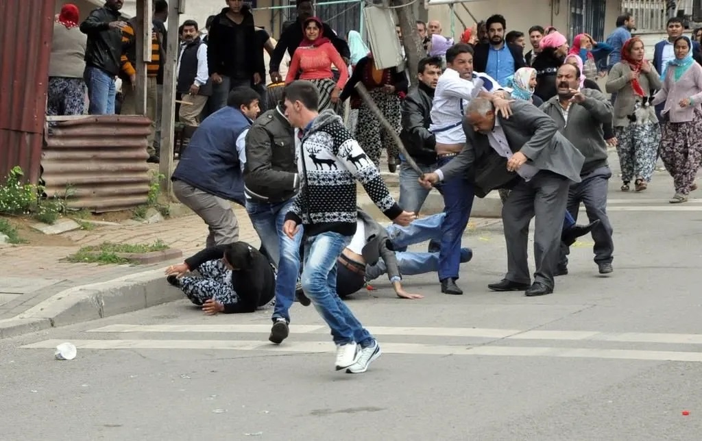 Toplumda Şiddet Olayları Patlak Verdi! (1)