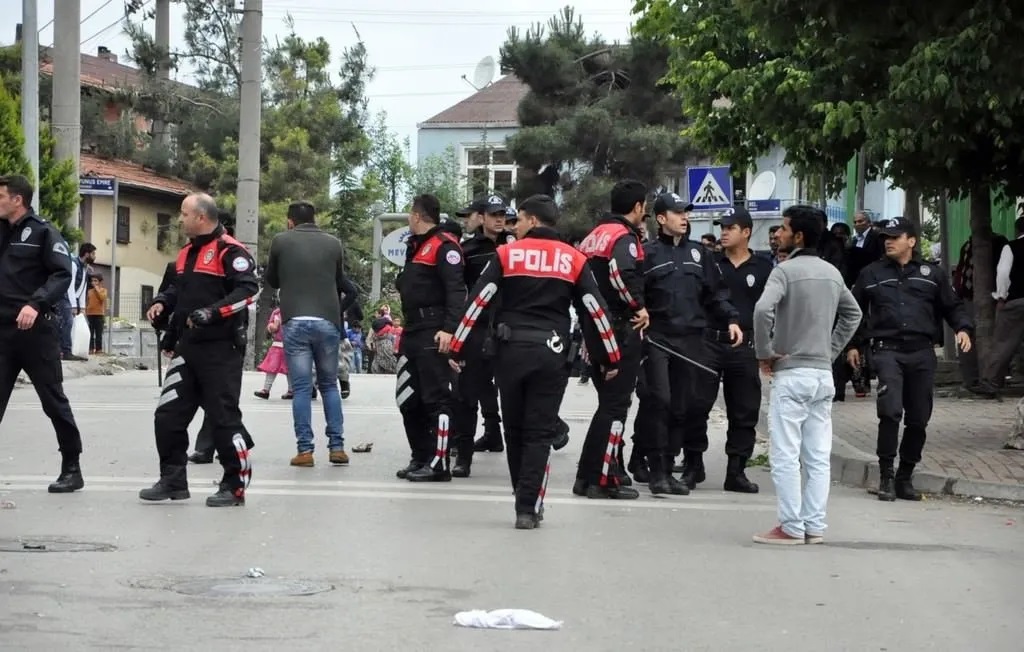 Toplumda Şiddet Olayları Patlak Verdi! (4)