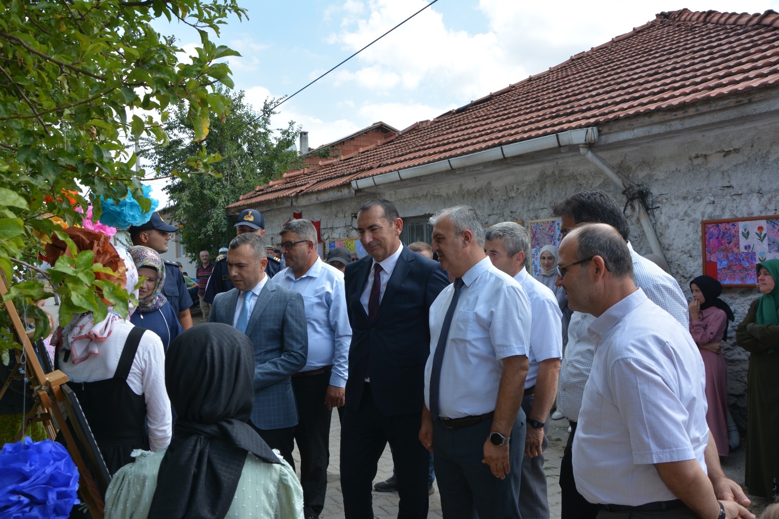 Çocuklar Mahalleyi Sergiye Çevirdi; Demirci’de ‘Köyde Sanat Var’ (5)