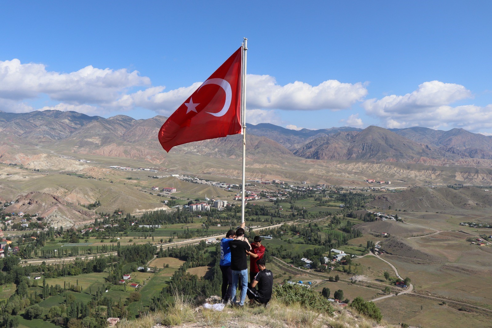 Manisalı Hakem Erzurum Dağındaki Bayrağı Yeniledi (3)