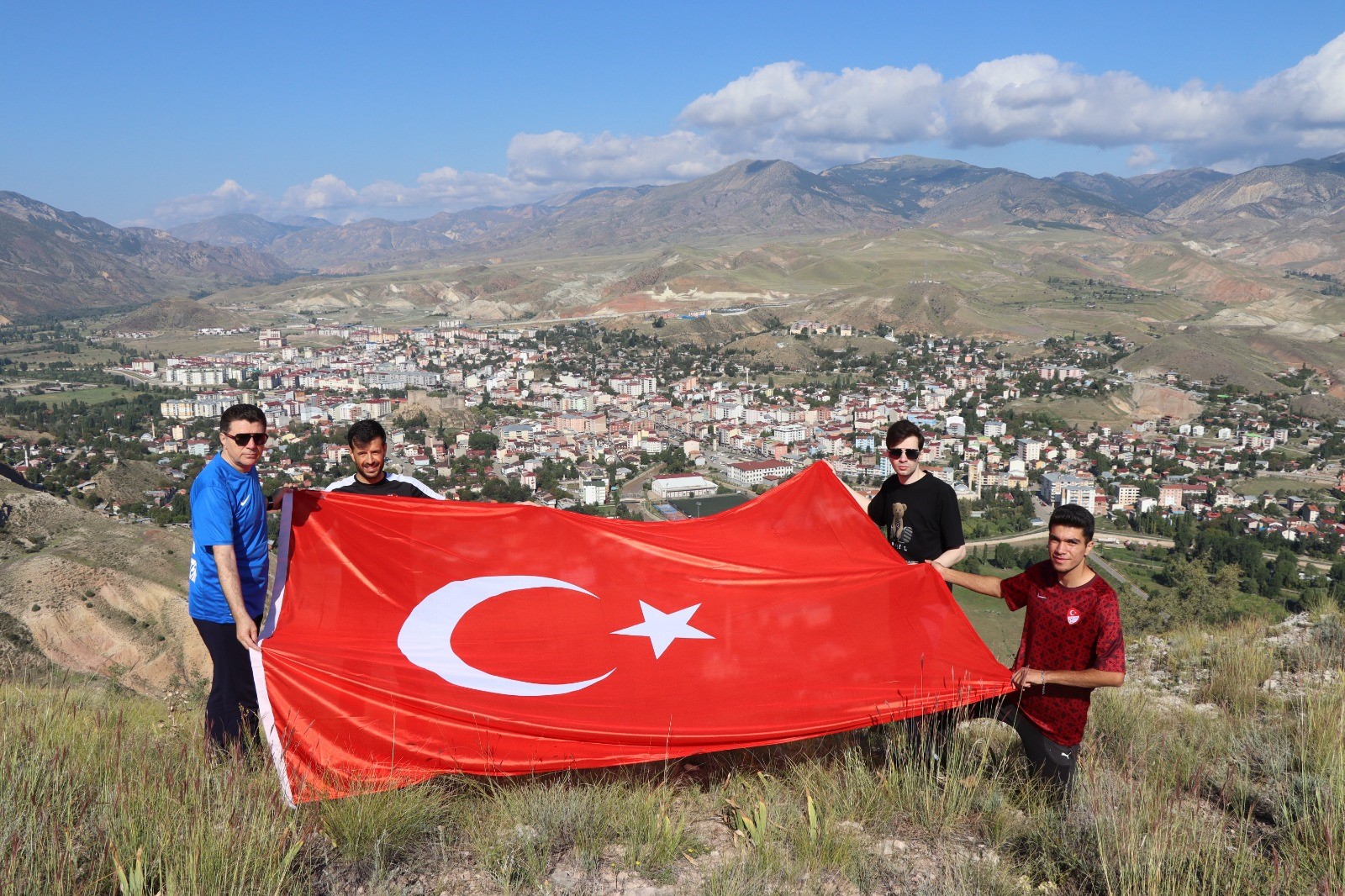 Manisalı Hakem Erzurum Dağındaki Bayrağı Yeniledi (7)